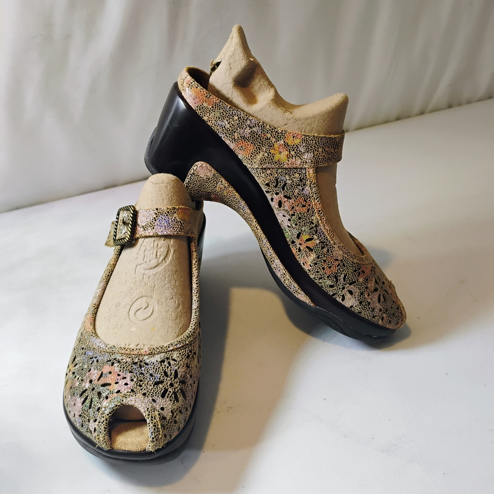White Mountain Multicolor Mules with Black Soles